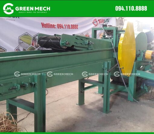 Rice straw crushing machine