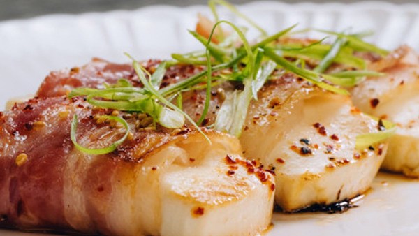 Steamed young tofu with bacon is a wonderful dish