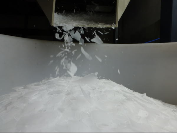Flake ice machine produces fast and abundant ice production