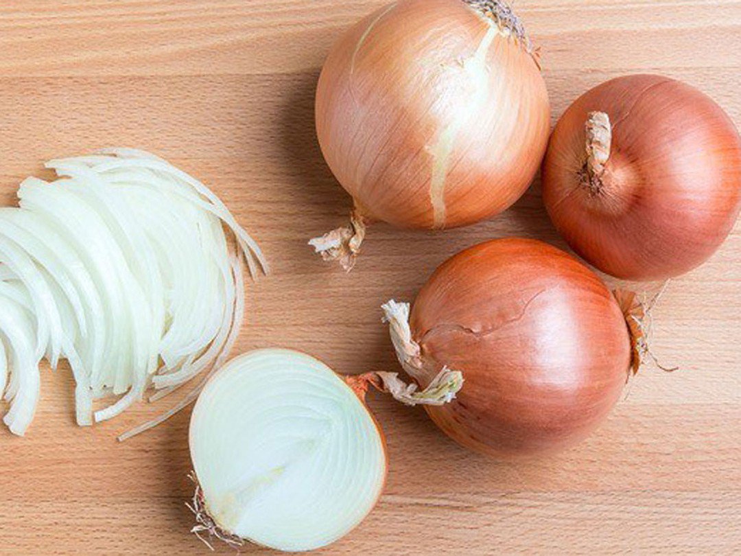 There are many ways to make dried onions