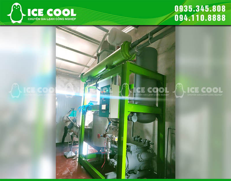 Installs ice machines at Mo Duc
