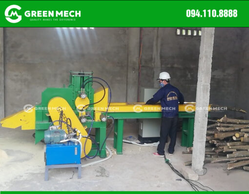 1 ton sawdust wood crusher installed in Kom Tum