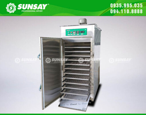 The 12-tray freeze dryer uses 304 stainless steel to ensure food hygiene