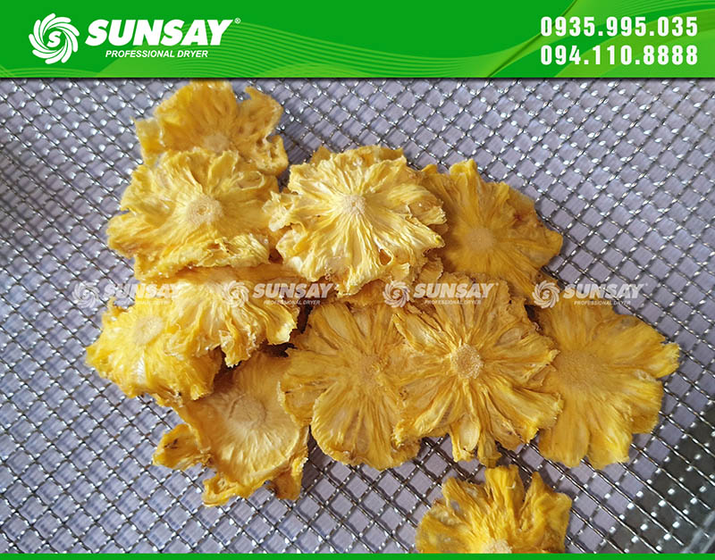 Beautiful pineapple slices can be preserved for a long time and are a snack loved by many customers.