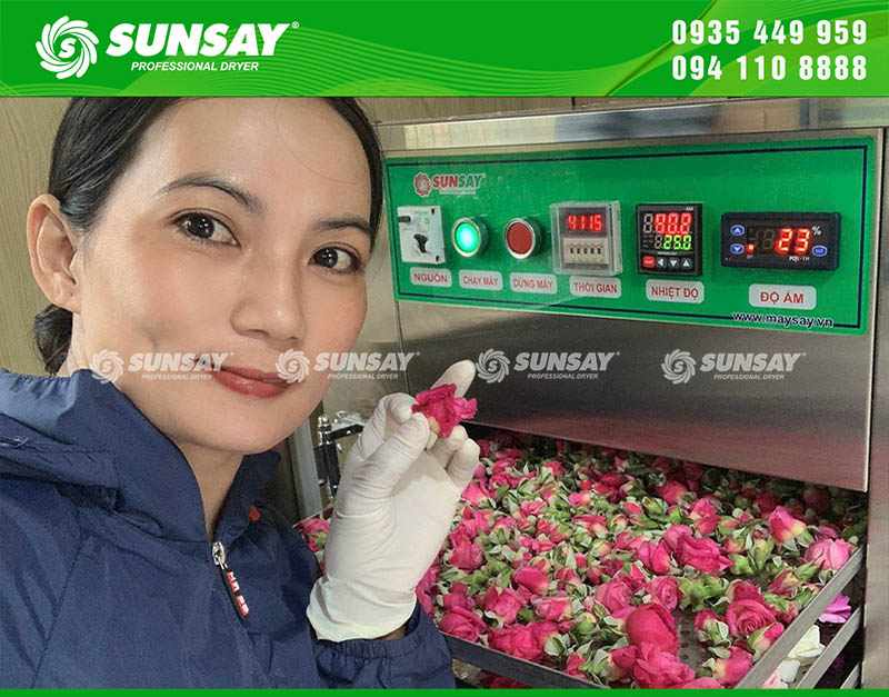 Customers are very satisfied with the freeze dryer, it dries roses evenly while still retaining their color.