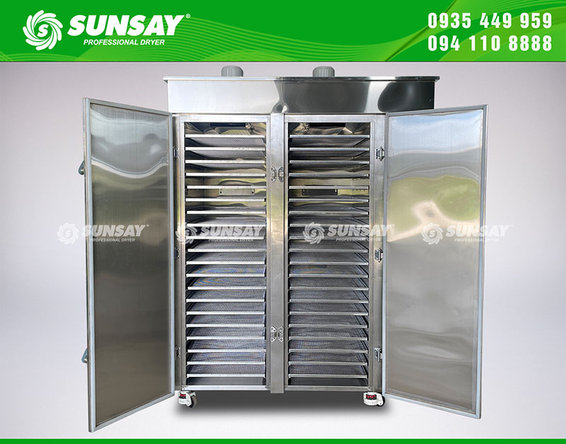 There are two drying chambers so customers can dry many types of products at once, optimizing time and effort.