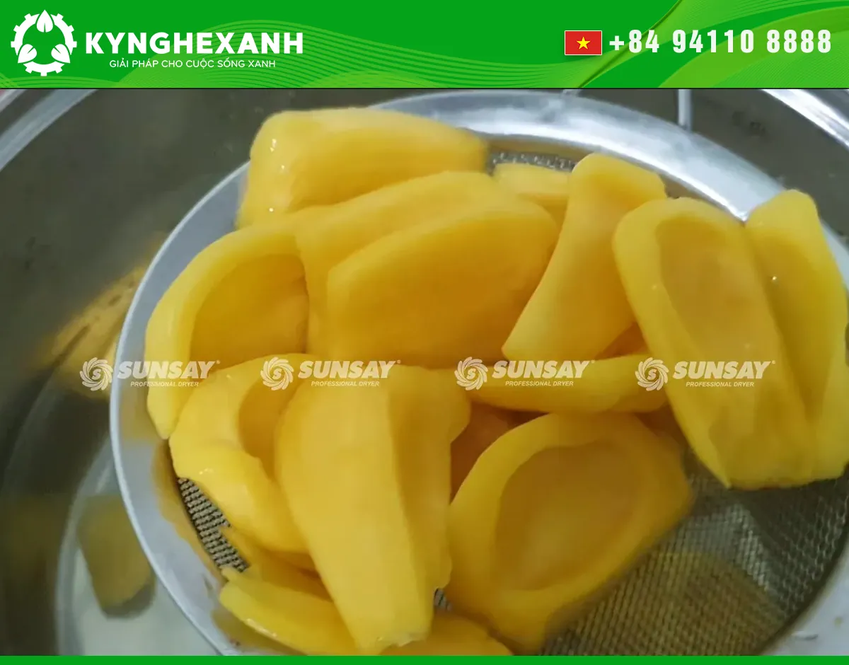 Cleaned jackfruit bulbs in a draining basket